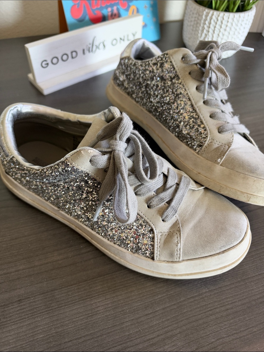 Women's Glitter Lace-Up Sneakers - Silver